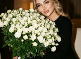 پرامپت دسته گل رز سفید